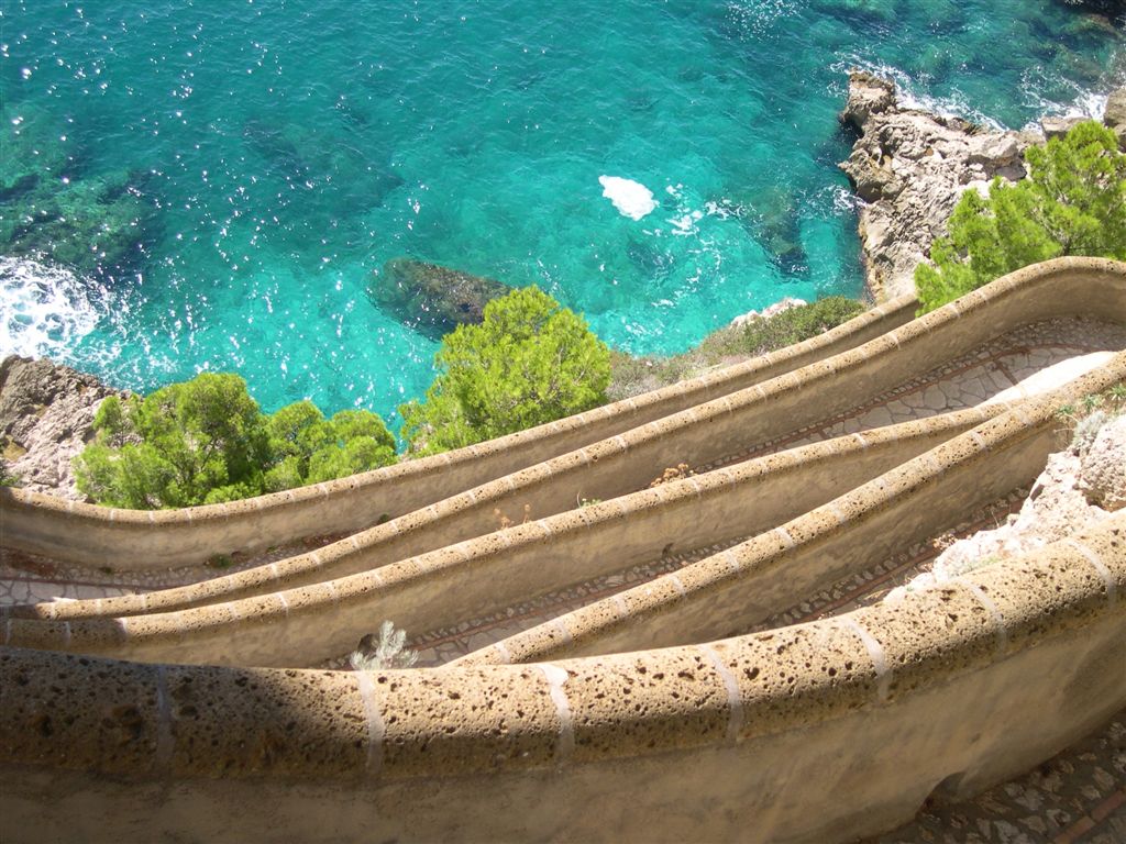 YourPvtItaly's tweet photo. Stairway to Heaven? Wrong... It is simply the #ViaKrupp stairway to the Augustus Gardens in #Capri! https://t.co/pezdzfYeQI