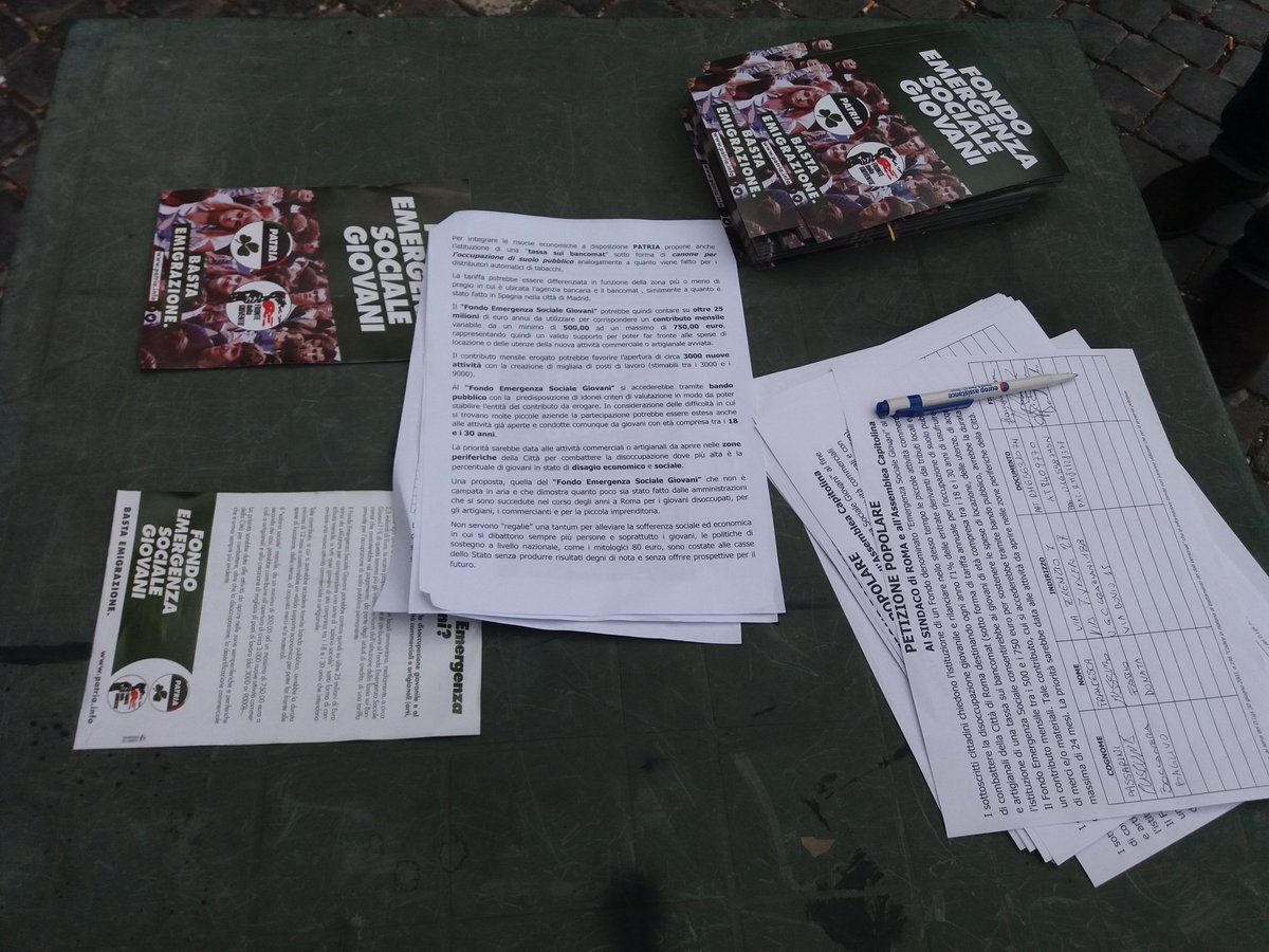 PatriaMovimento's tweet photo. Da Piazza Cola di Rienzo a piazza Ragusa è iniziata la raccolta firme per il #FondoEmergenzaSociale giovani. #Patria https://t.co/HvAA1svbwI