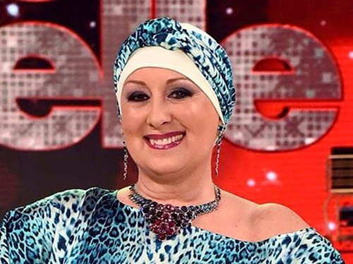 pulcepalma's tweet photo. @CarolynSmith51 sarai sempre bellissima i tuoi look sempre fantastici e ci vediamo stasera con #BallandoConLeStelle 3 versioni di Carolyn https://t.co/8zTersVdGp
