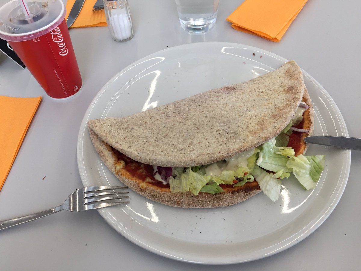 SimellJohan's tweet photo. #Kotzone kerran päivässä. Eihän ole liikaa @tommitervanen , eihän? 😆 @Kotipizza #NesteTornioRöyttäntie https://t.co/yfPRX8dqPB