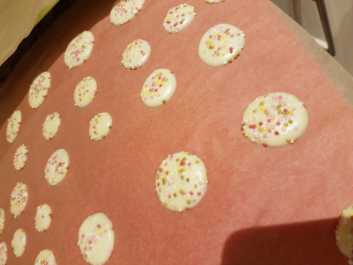 janetgbfan's tweet photo. Homemade jazzies! #Homemade #Chocolate #Calebaut #Belgium Chocolate https://t.co/50bbl1vj2F