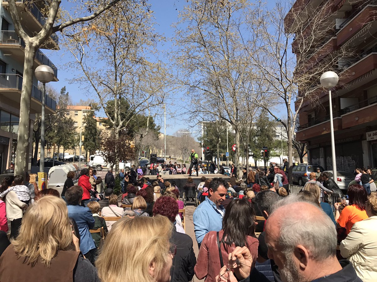 JXCatNouBarris's tweet photo. Acompanyem a l'Ass. de Comerciants de la Rambleta en el seu primer gran acte. Felicitats! #NBdetots https://t.co/HO2rQnIVvK