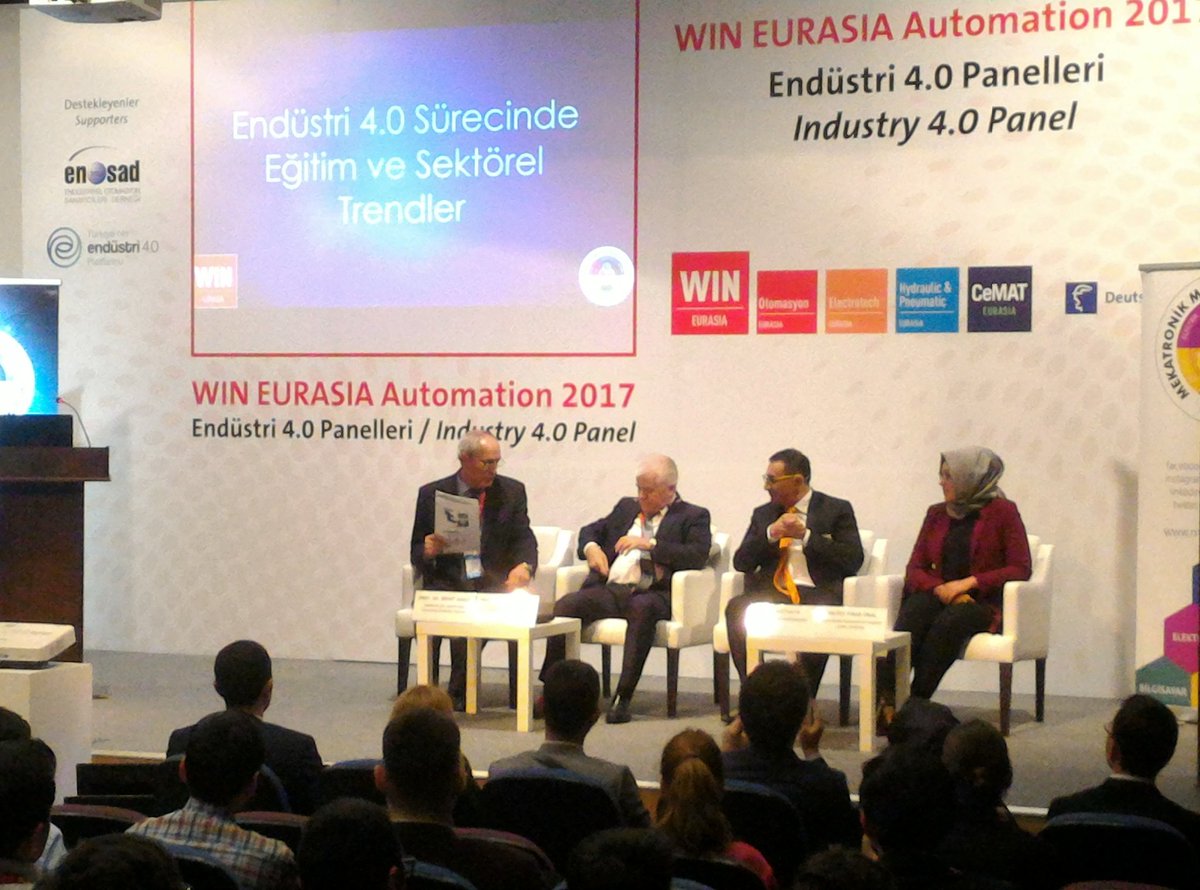 Mekatronik Mühendisleri Derneği Paneli, "Endüstri 4.0 Sürecinde Eğitim ve Sektörel Trendler" başlığıyla başladı. 
Karadeniz Konferans Salonu