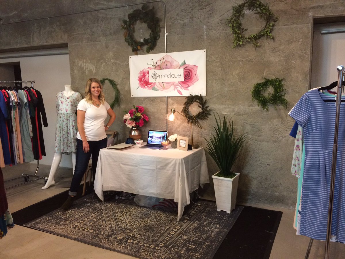 ModiqueDresses's tweet photo. Pop up shop continues today from 3-10pm at Trolley Square. #modique #utahfashionweek #springdress #modestdress https://t.co/aDu6Ew06VJ