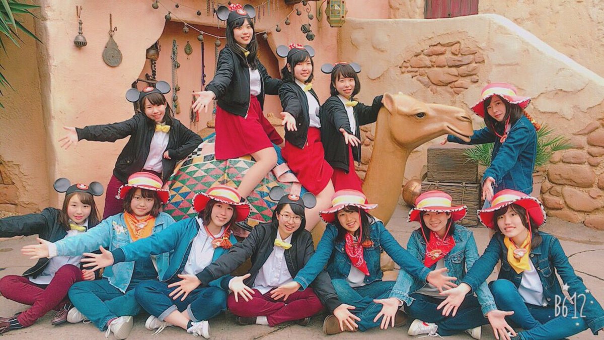 natsu___625's tweet photo. テニス部 卒業旅行in Disney🐭🎀

12人でほぼ3泊4日🚌
最高な思い出が���きました🐰
(集合写真ありすぎてあとはインスタに📸笑)

これからみんなバラバラだけど、また集まろうねありがとう！😍 https://t.co/6wTDCN1I7s