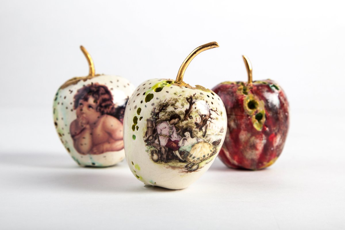 _BesideTheWave's tweet photo. Looking for something a little more unique and special to give this Mother's Day? Look no further than these @RemonJephcott ceramic apples! https://t.co/sSDtJMki7z