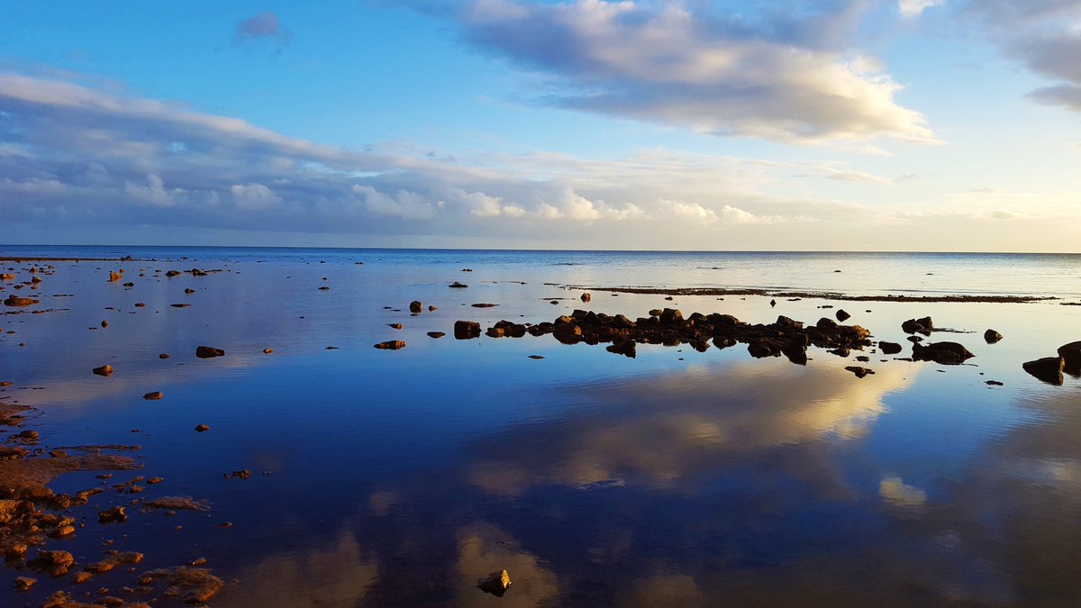 TEJEROAnthony's tweet photo. La Baie des Pirogues à marée basse #MerDHuile #MiroirsDeau #Plum #MontDore #NouvelleCalédonie #Kanaky #Sunset #SouthPacific https://t.co/z1nwuJxNyW