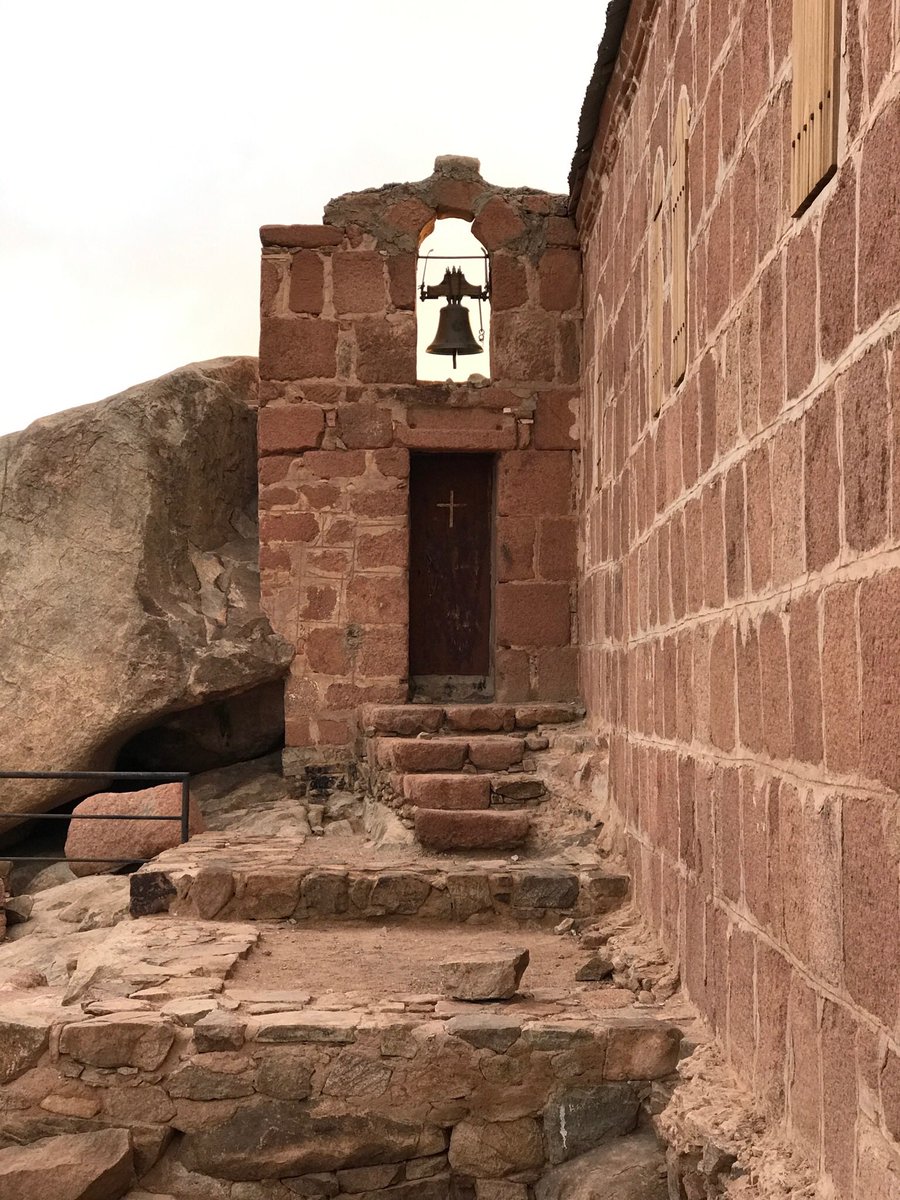 Wind_Sand_Stars's tweet image. The Greek Orthodox Chapel of the Holy Trinity at the summit of Mount Sinai was built in 1934 on the ruins a 4th century Byzantine church