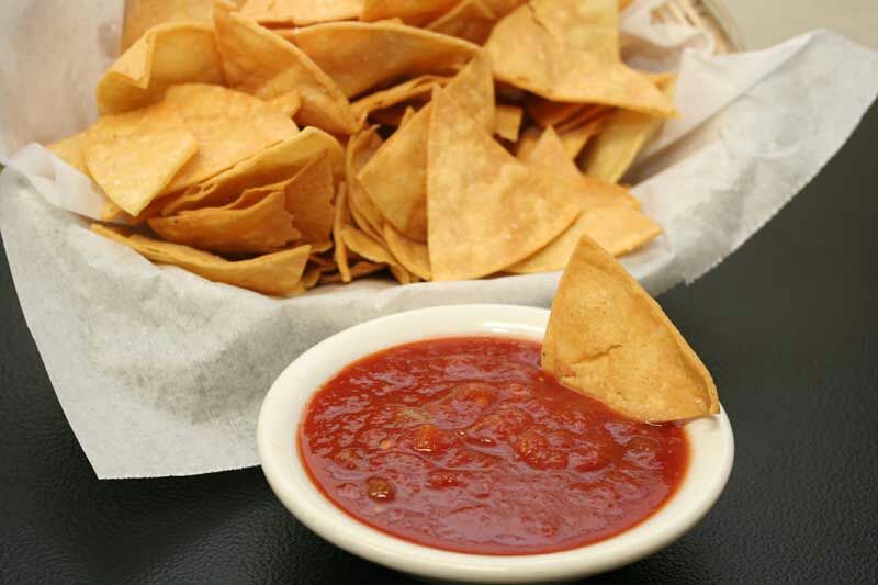 TexasHumor's tweet photo. Chips &amp; salsa = Relationship goals https://t.co/ssmcERJotT