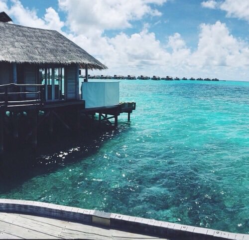 ButDansLaVie's tweet photo. Nager dans les eaux turquoises de Bora Bora 😍🌊 https://t.co/wVTNHzD8Bn