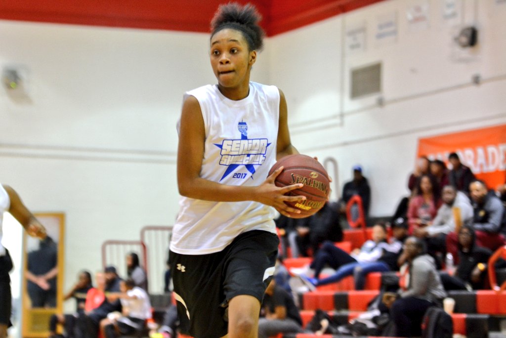 n8logophotos's tweet photo. The DMV SHOWCASE '17 is underway #ishoothoops @GMSS_695hoops @695HOOPS https://t.co/VRGMAzDZSP