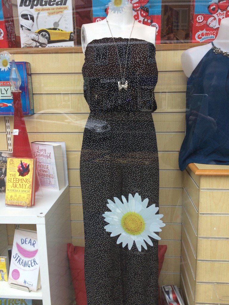 DeliaCazzato's tweet image. Ooh  very funky #Jumpsuit at @OxfamPinner ooh dressed by a fab #Volunteer 👊🏻👊🏻 #SpringWindow #StylishClothes