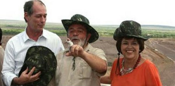 hamenteslivres's tweet photo. Ciro e Lula. Juntos no S.Francisco e em 2018. Mas não misturados numa só chapa!
  https://t.co/7eT72YxL1A 
#VoltaDilma #VoltaPT #Lula2018 https://t.co/r7ytnm6wKh