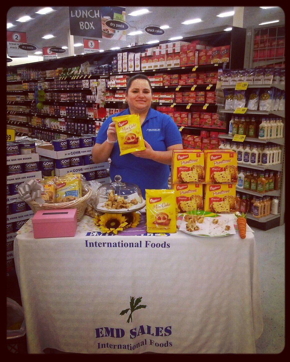 emdsales's tweet photo. Join us today at Shoppers Food in College Park, MD to grab a sample of Bauducco mini cakes in chocolate and strawberry. https://t.co/Q4WSQiZAoB