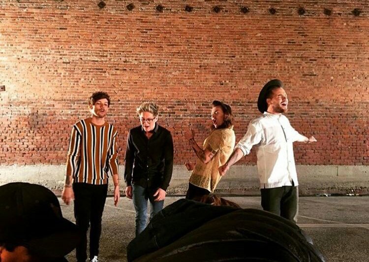 tiagoooaraujo's tweet image. -RT ESSE TWEET 
-RESPONDA COM A TAG 
-RT EM TODOS OS COMENTÁRIOS COM A TAG 

ACORDEM DIRECTS 
#OneDirection #YouKnowYouLoveThem @radiodisney