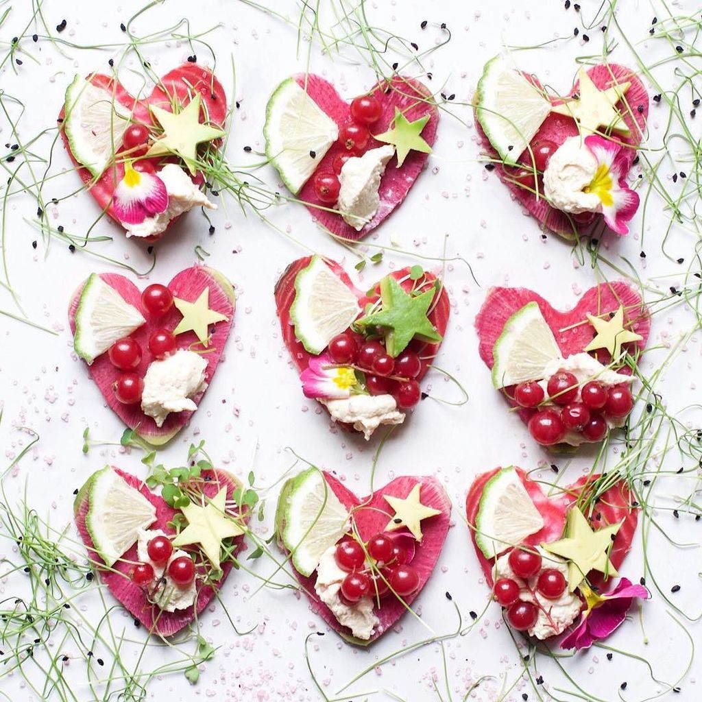 Hearty snacks 😁 watermelon radish hearts topped with hummus, avocado stars, lime, pink Himalayan salt, red currants…