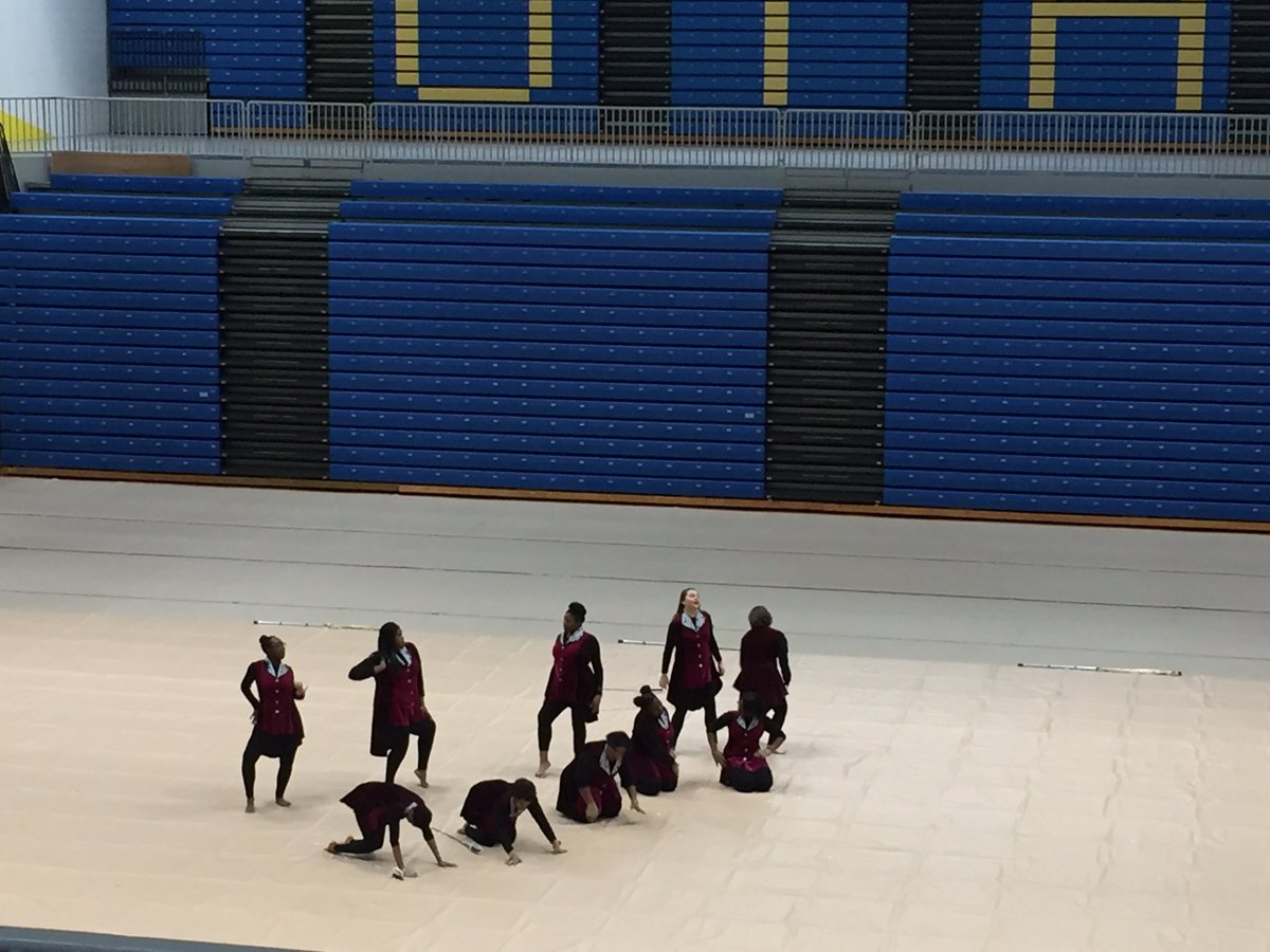 M100Alton's tweet photo. AHS Winterguard workin' their Vogue in O'Fallon!!! #dontjuststandthere https://t.co/iRus7s2RVc