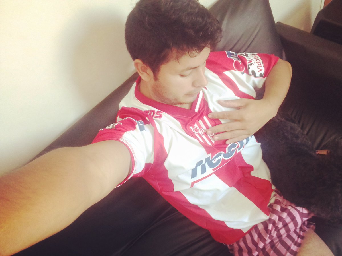 AdelinaMeGusta's tweet photo. Esperando para ver el clasico santafesino #VamosTate #UnionEsSantaFe @clubaunion Te amo tate https://t.co/b05L5oiOKp