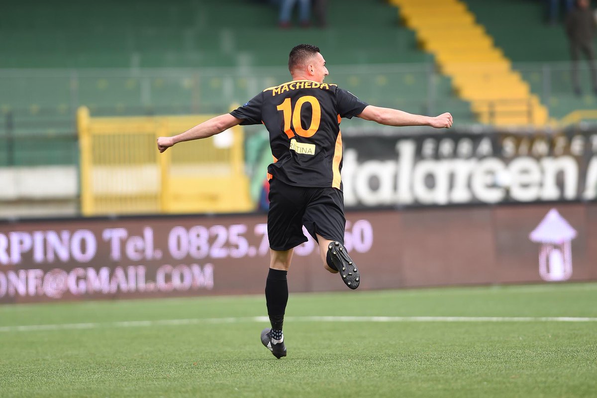 Novara__1908's tweet photo. Vai Kiko! Secondo gol con la maglia del #Novara per Federico Macheda #AveNov #AvellinoNovara https://t.co/XDVfZkEVKs