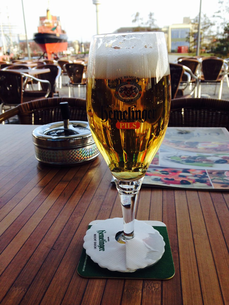 VfB1900's tweet photo. Angenehme #März Sonne 🌞 in den #Havenwelten von #Bremerhaven ⚓️ #Weser #Nordsee #Columbus 🚣#Hemelinger 🍺 #Germany 🇩🇪 https://t.co/fdSnsDLpOD