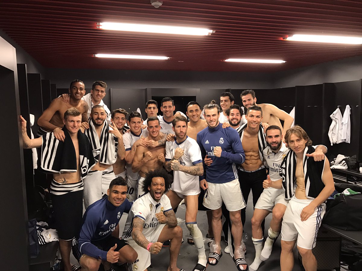 MarceloM12's tweet photo. Nuestra gran familia!!!
3 points ⚽️
#M12  #HalaMadrid https://t.co/gq9hH4DgAE