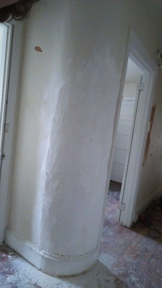 CEBbuilders's tweet photo. @RayOldhafer @adamcarolla great plaster talk on @AceOnTheHouse Wood lathe in this 100yr home. Ray 👍👍 4 skim coat idea. Radius&amp;coves thruout https://t.co/oLfXl02YQ3