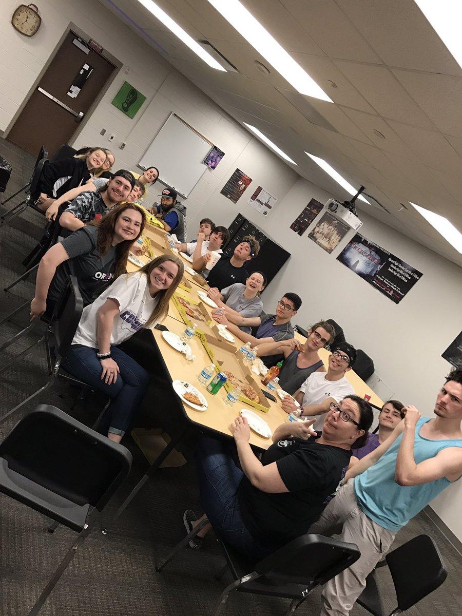 CSHS_Theatre_'s tweet image. Thank you Hungry Howie&apos;s for the pizza! #oap2017