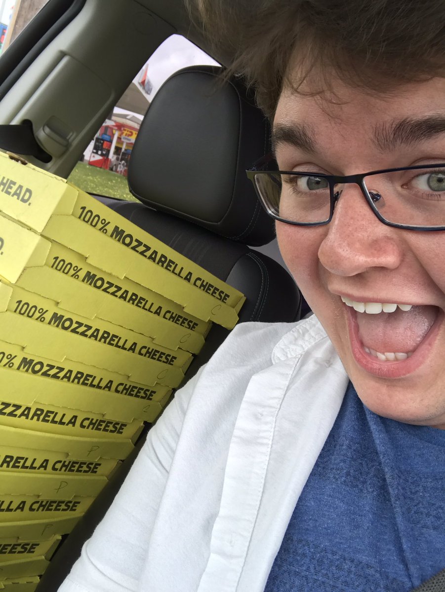 CSHS_Theatre_'s tweet image. Thank you Hungry Howie&apos;s for the pizza! #oap2017