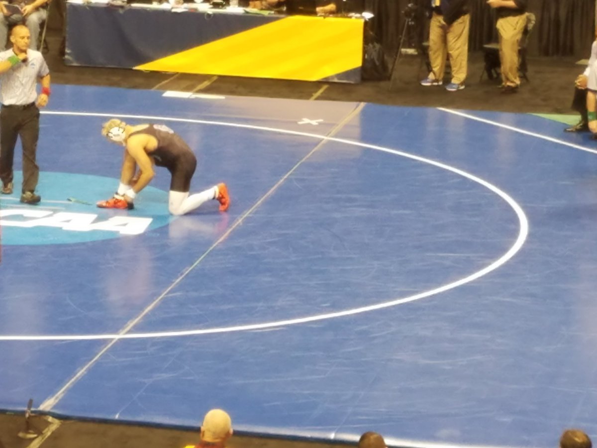 T2Fall's tweet image. Bonus points if you can tell me what the "X" on the mat is for. #D1wrestle #ncaawrestling