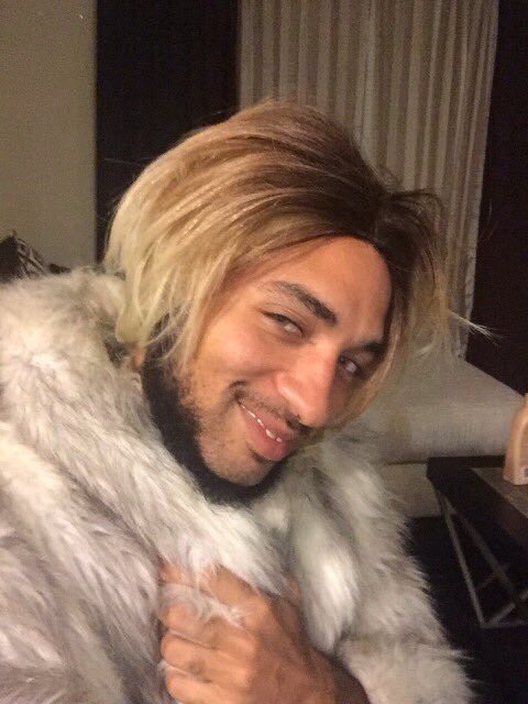 zapvs's tweet photo. the kpop thingies are hot i might stan yall get ready the biggest kpopoper is on the way https://t.co/8bYcjknFqs
