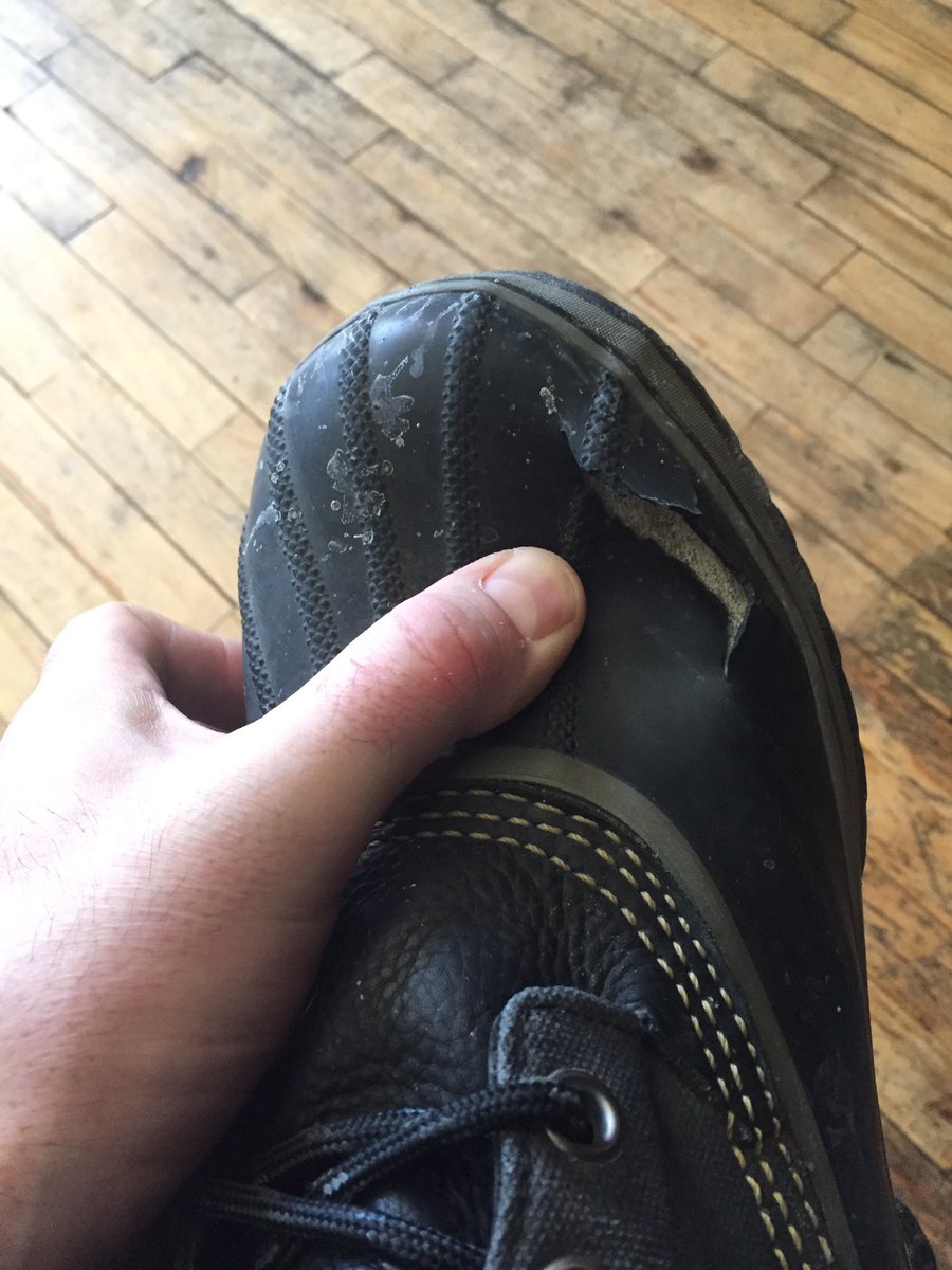 mikkebbo's tweet photo. @sorelfootwear Vous trouvez ça normal? https://t.co/hTHBdPDXkz