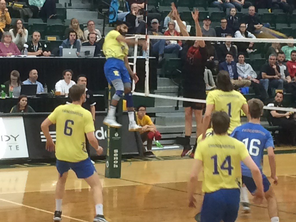 BrentSwallow1's tweet photo. Amazing series of leaps and spikes by UBC #4 at Usport volleyball championship at Saville. https://t.co/noMq0gXbFj