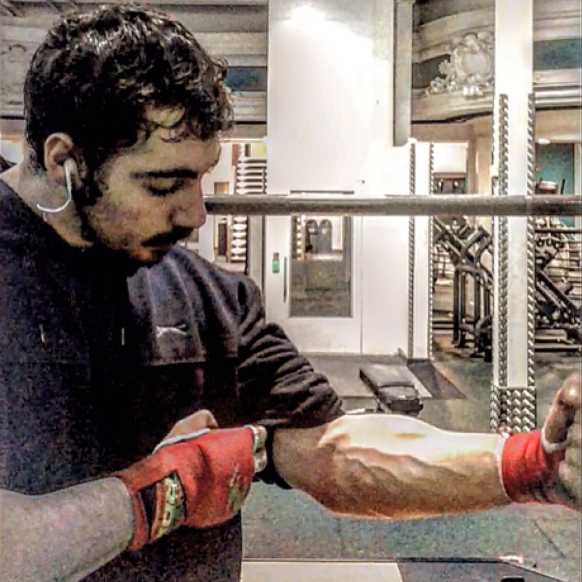 PThemistocleous's tweet photo. Done crazy #forarmworkout  got mad veins popping out looks sick like some super saiyan @PureGym_WANDS https://t.co/bEG2rtr5Mn