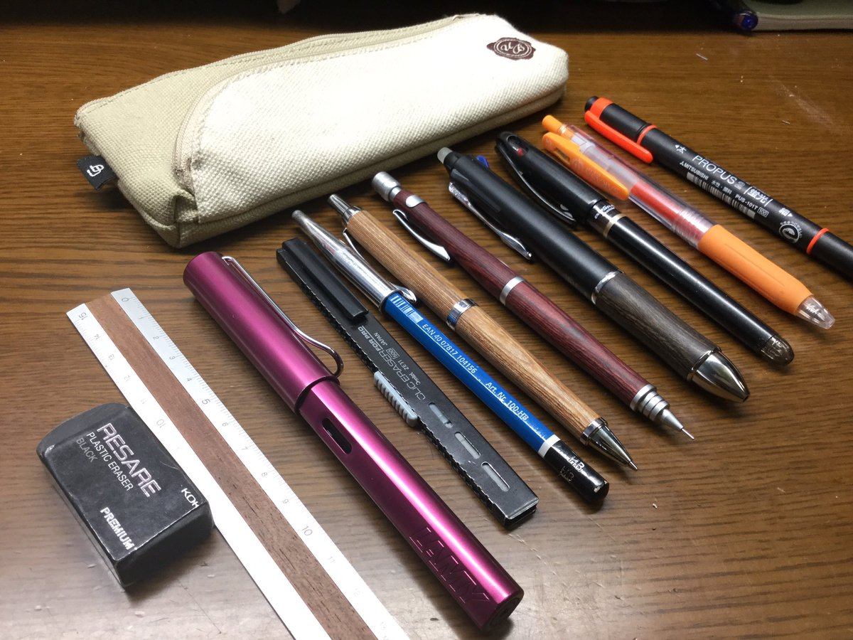 よね文房具 در توییتر 第2回筆箱の中身選手権 ユナイテッドビーズラインペンケース リサーレ アルミアンドウッド定規 アルスターef ペリカンブルーブラック クリックイレーサー マルスルモグラフ レグノ S 0 3 フリクション木軸赤青黒 トラディオ赤 サラサオレンジ