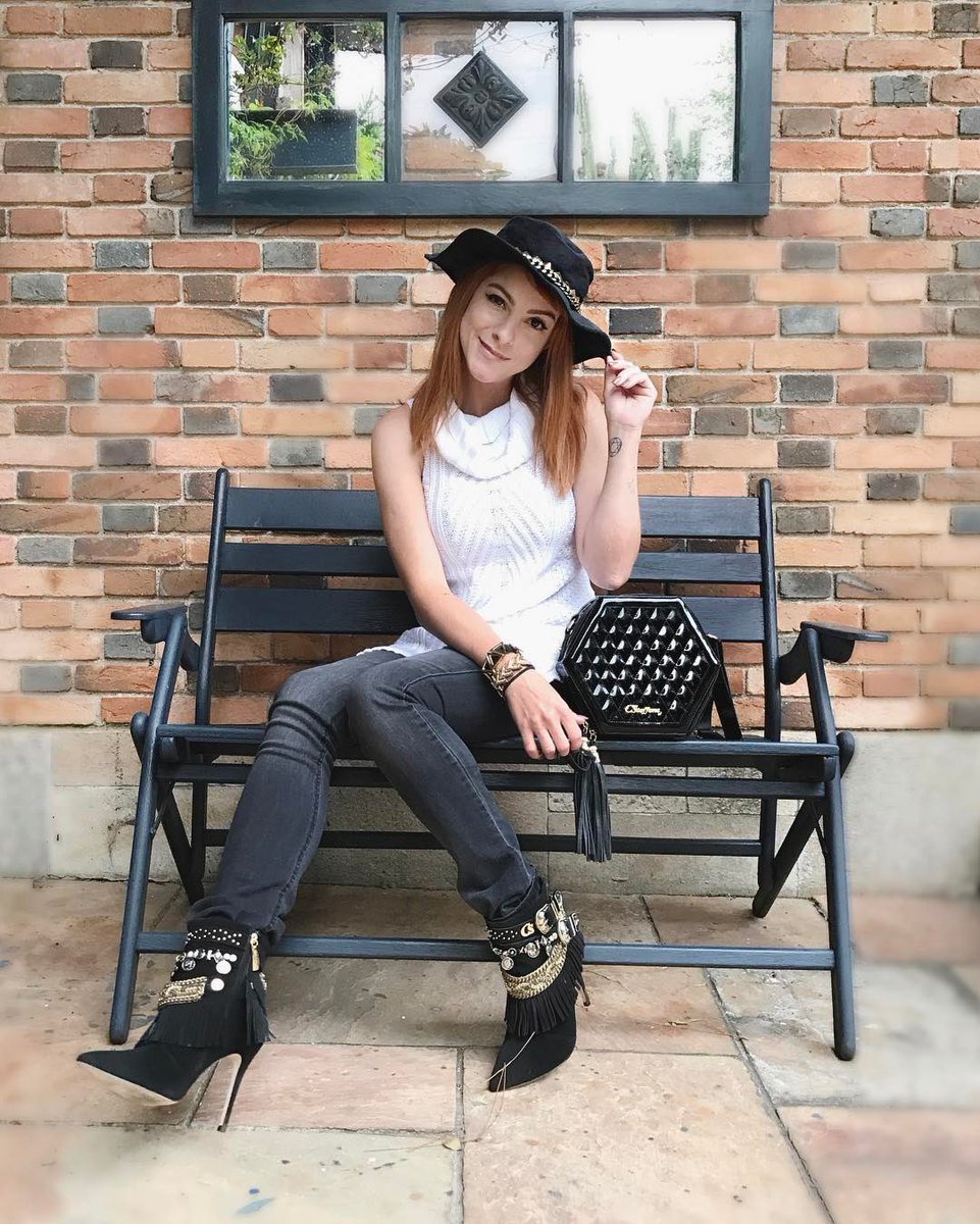 CSteffens_uy's tweet photo. La it-girl @maddumagalhaes eligió el clásico N&amp;B para componer su look fashion, y nos encantó! 💖👗🤳🏻
#CarmenSteffens #CSlovers #lookTotalCS https://t.co/EBQMtcnV90