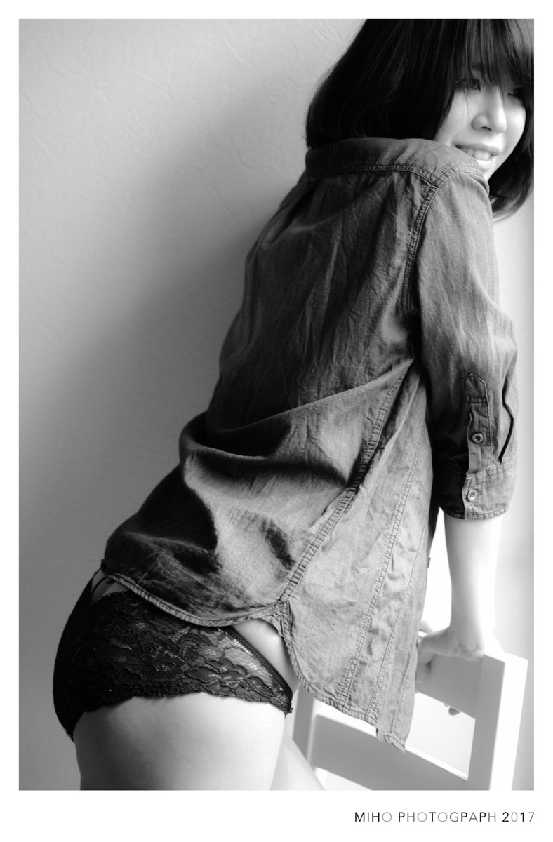 _mixphotography's tweet image. 写真展  40one&apos;s 3F #デニムと彼女 で出してます＊
フィルムの大判プリントです。
デニム着てきたら是非撮らせてくださいませ〜〜。
中性的な子だったり黒髪だったり金髪ショートならなお喜びます。

明日明後日終日在廊してます！写真集の表紙を記載しときます見てね！！