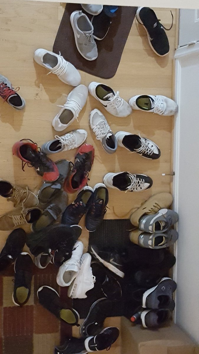 betchagnon's tweet image. 17 jv boys+2 coaches+tacos+cupcakes=fun night! @DomHighBaseball thanks for coming!