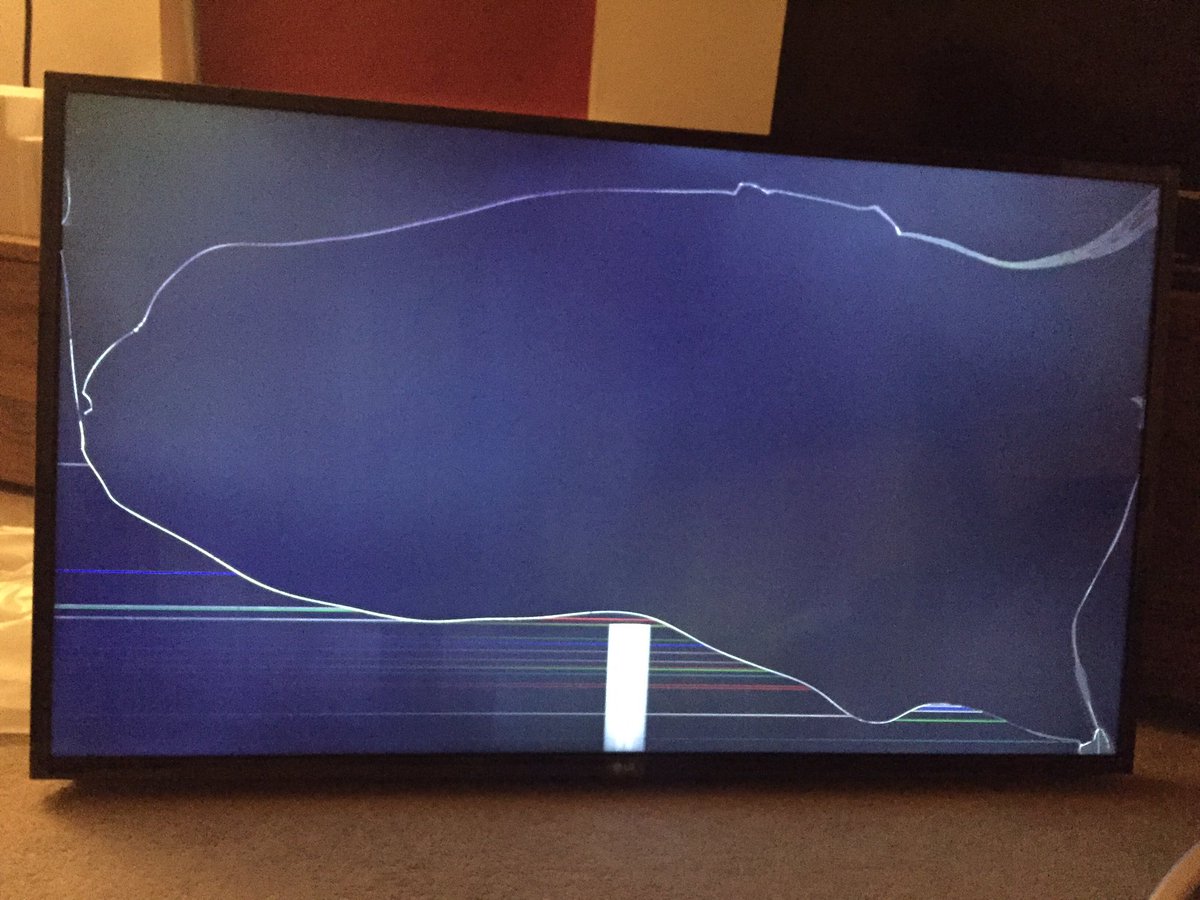 Samicus's tweet photo. @parcelforce @Tesco outlet store. First TV arrives broken. Replacement TV arrives completely destroyed. What a disappointing waste of time 😤 https://t.co/gFESSA6Tj3