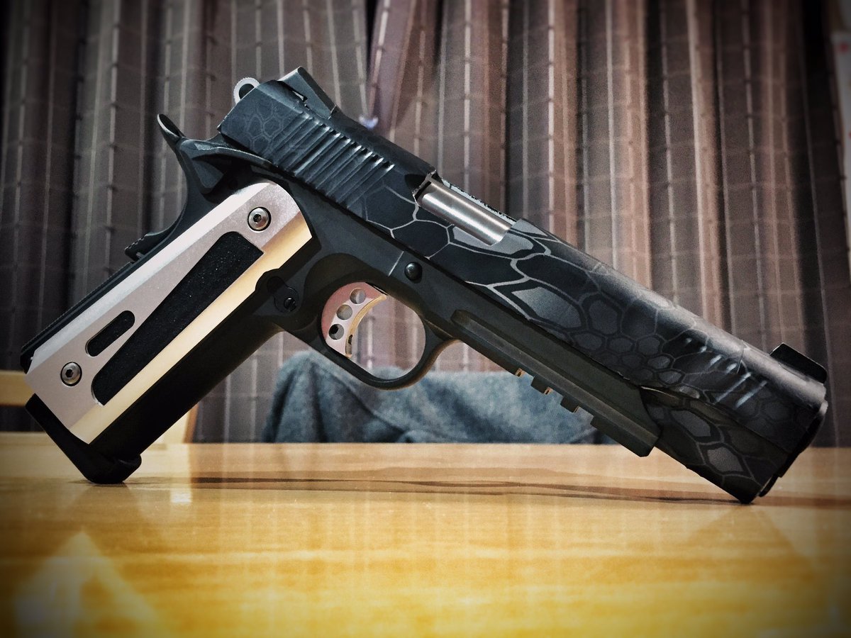 haguruma8707's tweet photo. #愛銃晒すとサバゲーマーがフォローやrtをしてくれるらしい 

タニコバGM7kimber
gunskins
うん('∀`)良いじゃないか！ https://t.co/aq3gzAHDXc