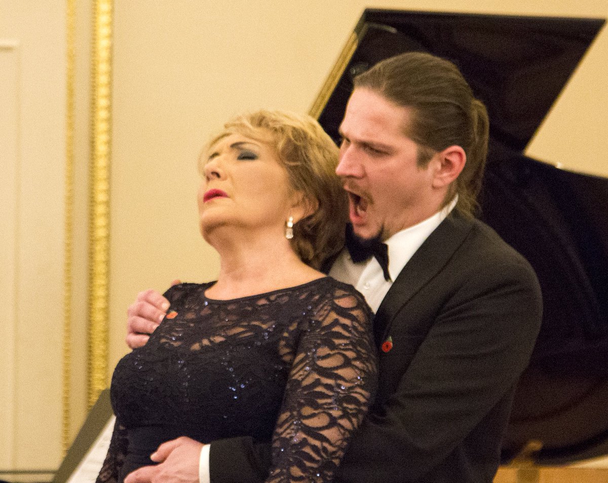 DivasScholar's tweet photo. Great news @natoperastudio #GyulaNagy success @TheRoyalOpera #Meistersinger.Here with @nelly_miricioiu &amp; DavidGowland at @DivasScholar event https://t.co/amxBzCqvIX