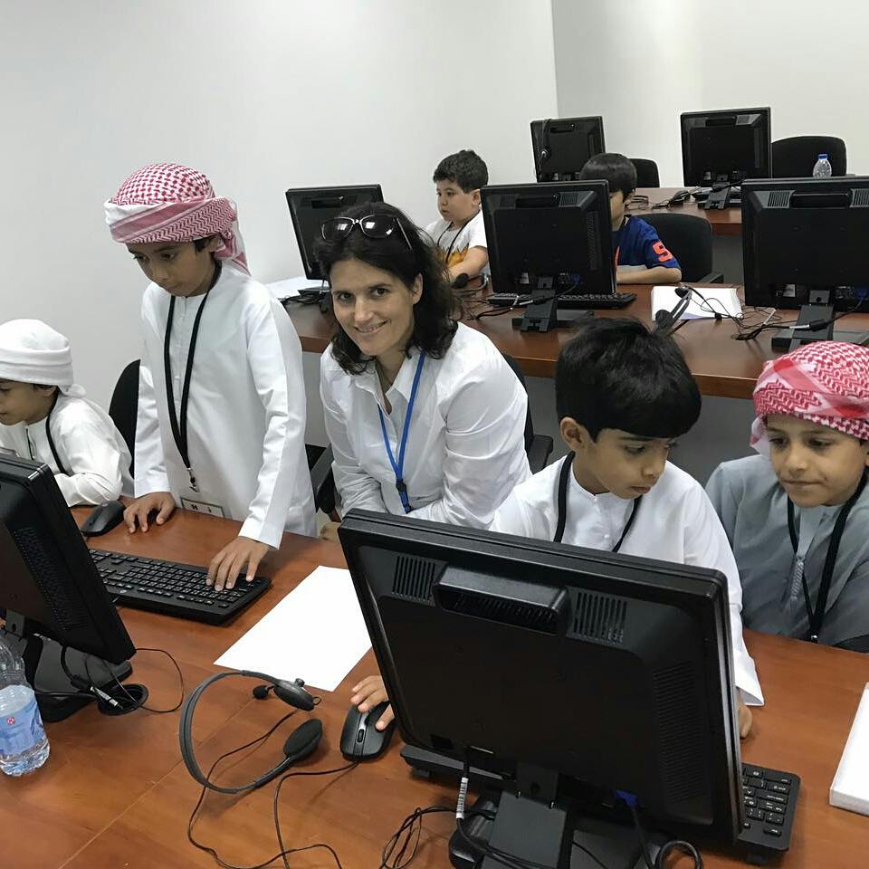 Uae_Talented's tweet image. طلاب المستوى الثاني في #المُبرمج_المواطن يتابعون للوصول لمستوى الابتكار والابداع في البرمجية، وطلّاب المستوى الأول يتابعون الى مراحل جديدة