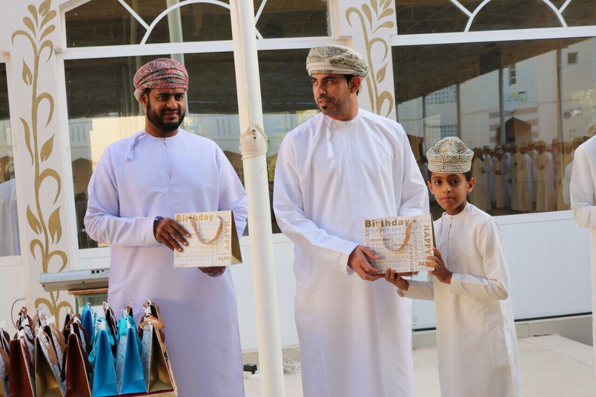 تشرفت آسرة مادة الرياضيات بتكريم الطلبة المتفوقين خلال الفصل الدراسي الاول في مادة الرياضيات