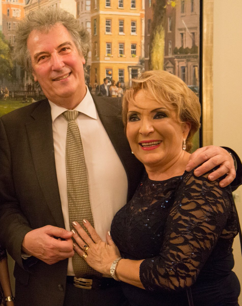 DivasScholar's tweet photo. Great news @natoperastudio #GyulaNagy success @TheRoyalOpera #Meistersinger.Here with @nelly_miricioiu &amp; DavidGowland at @DivasScholar event https://t.co/amxBzCqvIX