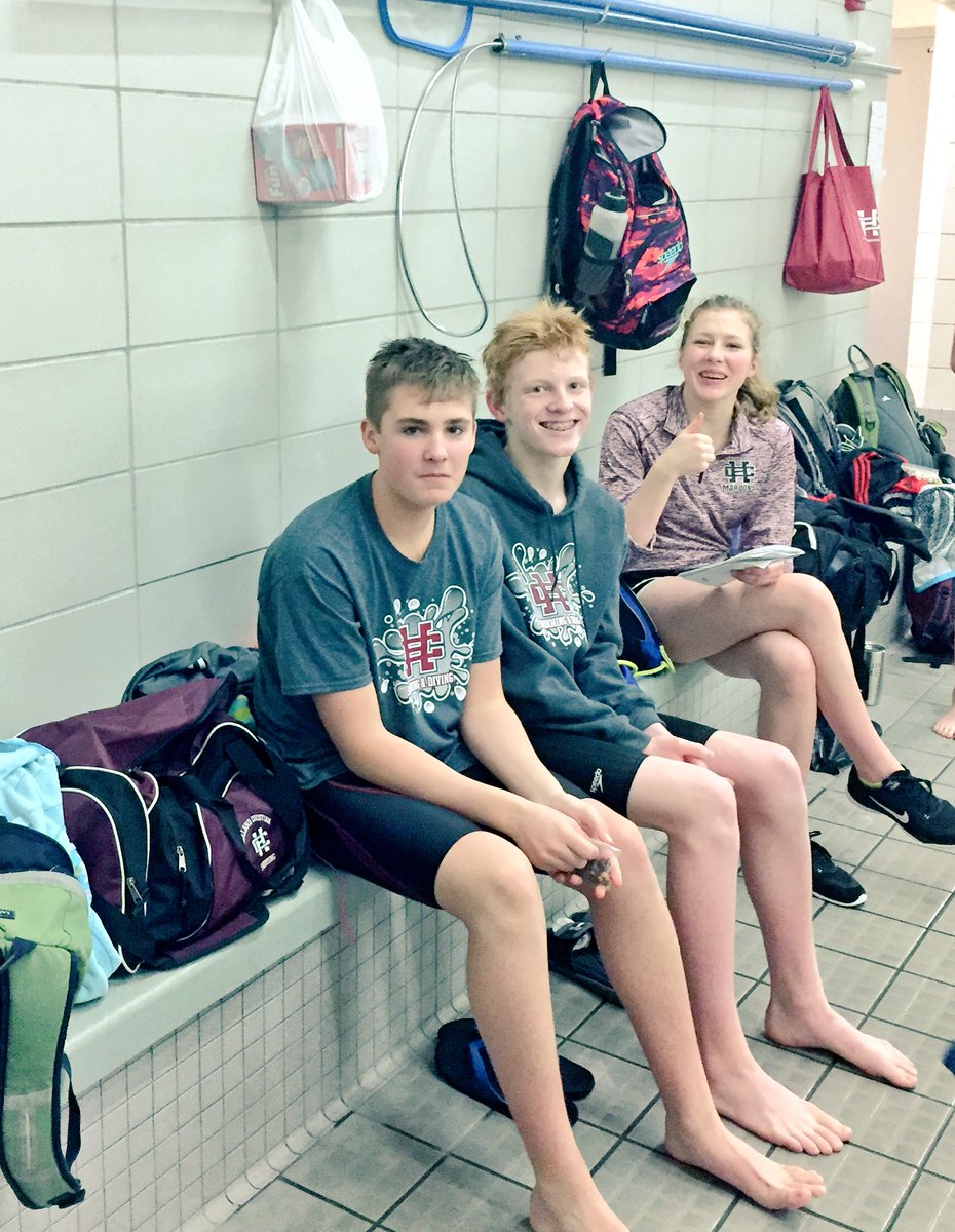 HCaquatics's tweet image. @HCMSmaroons chill while waiting for their next event. #mkoconferencemeet #bigdrops #fastswims