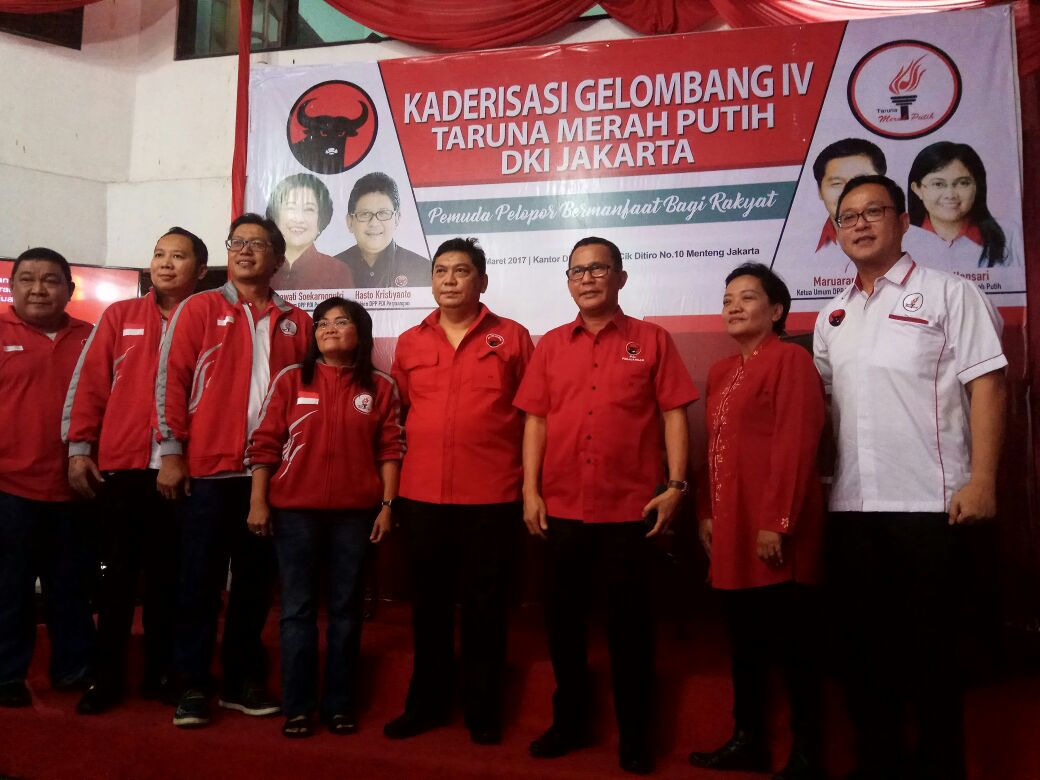 tetapahok3's tweet photo. Ormas Sayap PDIP, 'Taruna Merah Putih' melakukan Kaderisasi Gel.IV. TMP akan memenangkan BADJA. #AtapBadja https://t.co/mSAczkC55A