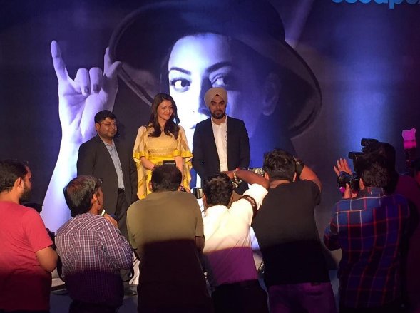 NobelAnush's tweet photo. Aww! This pic put up a smile on my face! So happy for you @MsKajalAggarwal! Congrats! Love you #KajalAggarwal! Keep going! #KajalAggarwalApp https://t.co/rxKaHqP7UG