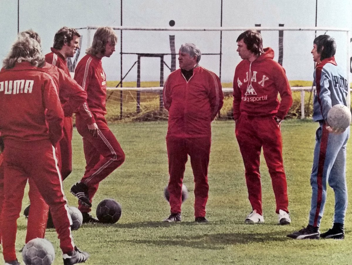 Shuraba kosten bevind zich OldFootballPhotos on Twitter: "Diversity at #Ajax: Puma, Adidas and Le Coq  Sportif; #BackToThe70s https://t.co/rYAKQnZVnV" / Twitter