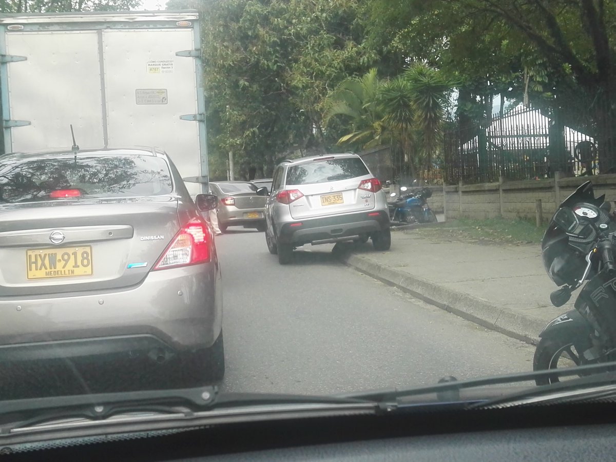 JorgeGuticani's tweet image. @sttmed @retioMED Que mal ejemplo. Estadio Atanasio G, sector piscinas.