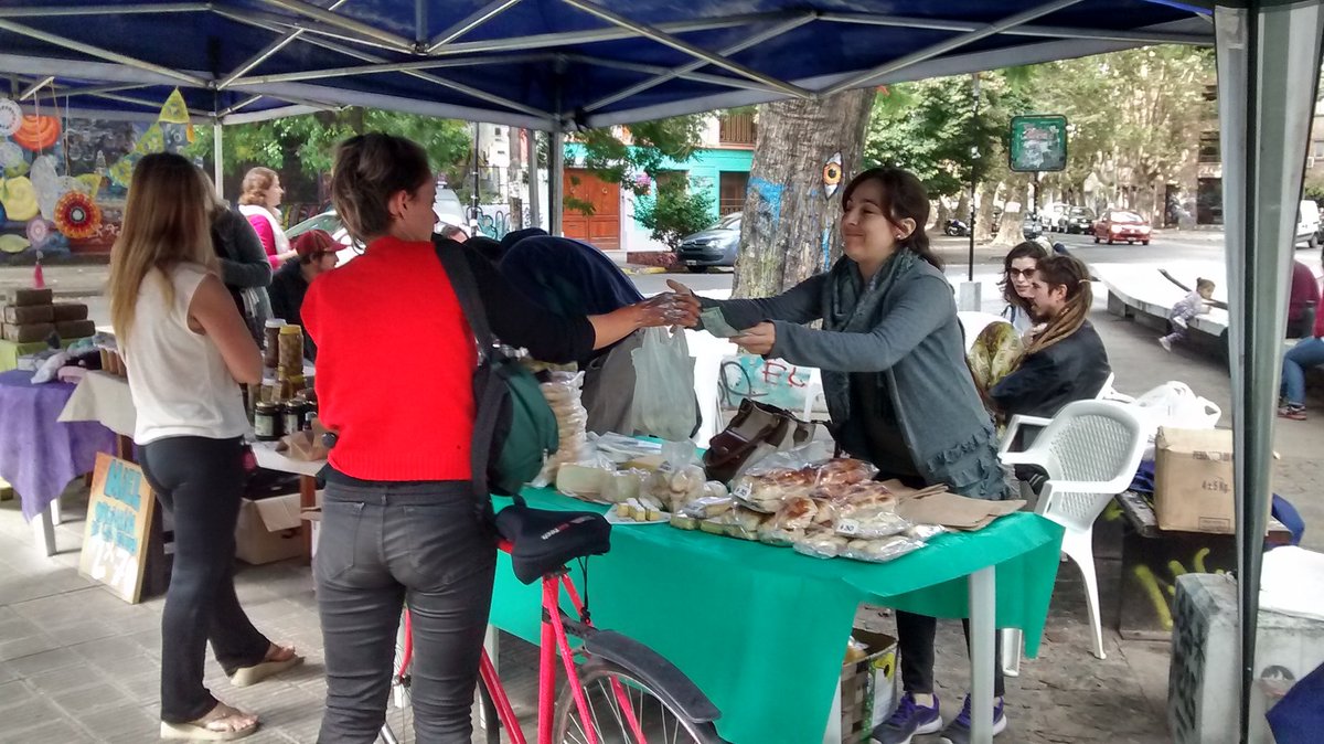 JPVLaPlata's tweet photo. #Ahora Mañana de @MercadoPopJPV junto a los productores #ProductosFrescos a #PreciosPopulares #LaPlata 8 y 61 #PreciosQueSorprenden https://t.co/pyQ62tFhLz