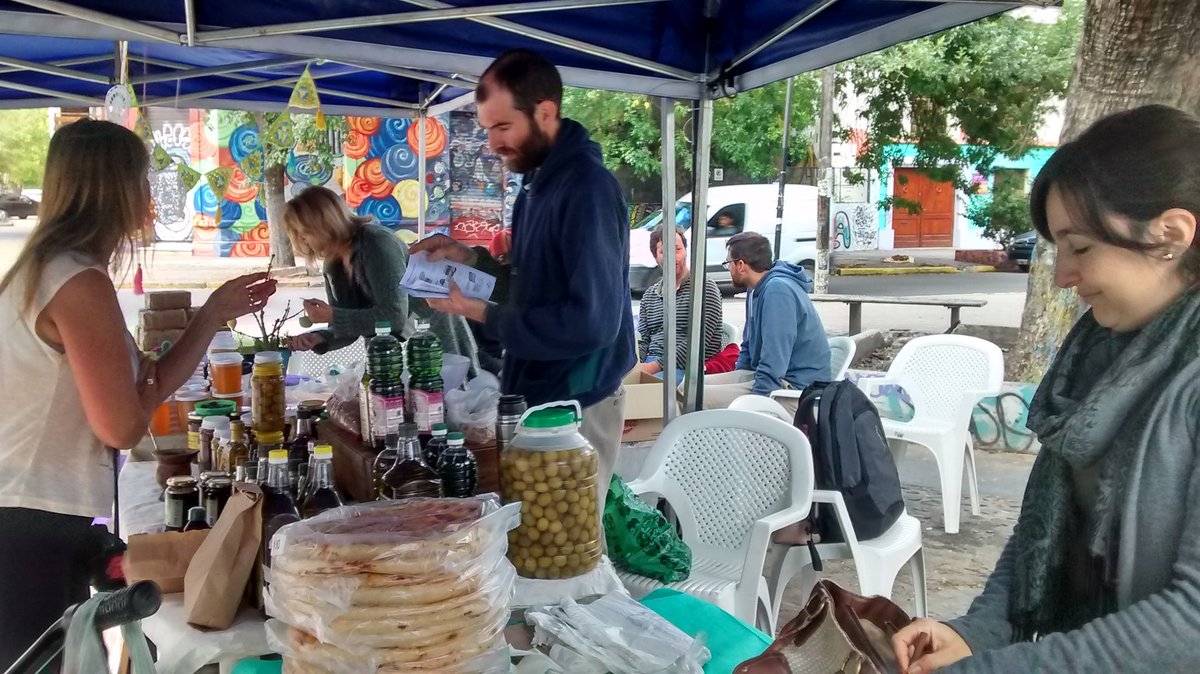 JPVLaPlata's tweet photo. #Ahora Mañana de @MercadoPopJPV junto a los productores #ProductosFrescos a #PreciosPopulares #LaPlata 8 y 61 #PreciosQueSorprenden https://t.co/pyQ62tFhLz
